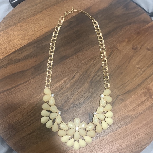 Gold statement necklace - Picture 2 of 4